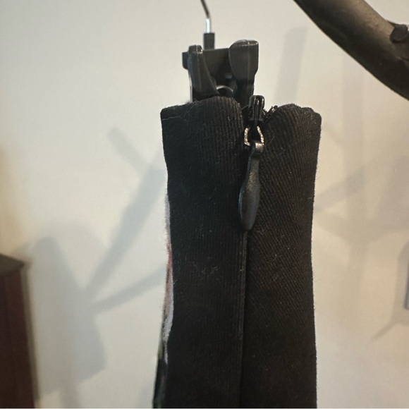 Black embroidered mini skirt - Picture 4 of 6